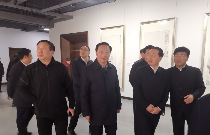 董事长应邀出席“与时代同行——孔维克水墨人物画展”